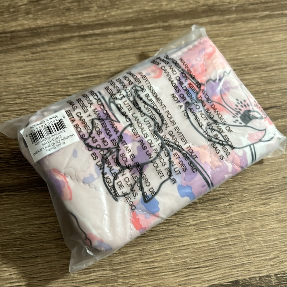 VB ID Case and Lanyard Watercolor NWT - Picture 6 of 7